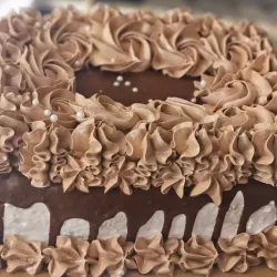 Cake de merengue / relleno de nata / agregos al gusto