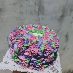 Cake de merengue / relleno de nata / agregos al gusto