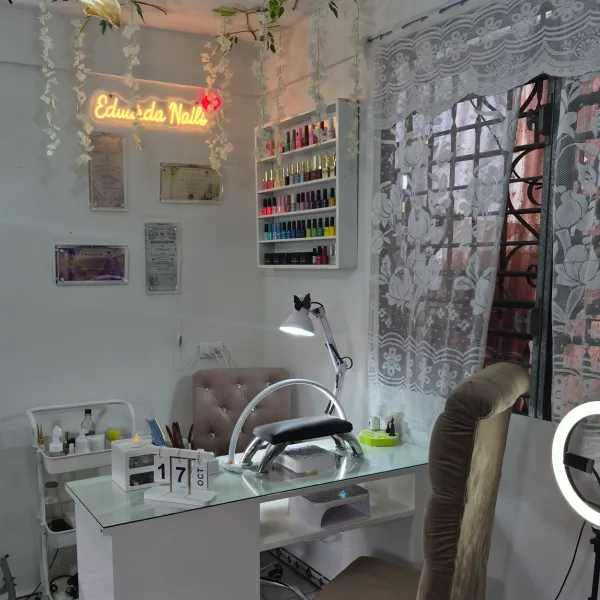 Elegancia, Fuerza y Estilo en tus Manos ✨💅🤍
Un espacio pensado para consentirte y resaltar la belleza única de tus manos. 🫴🏻Cuento con la preparación y capacitación📃 profesional necesaria para atender y cuidar la salud de tus uñas con la máxima dedicación.☺️
Garantizo un acabado impecable, resistente y duradero que protege tu uña natural en todo momento.
Te invito a explorar el catálogo 💯💫
¡Agenda tu cita y dale a tus manos el cuidado profesional y el brillo que merecen! 🤍✨