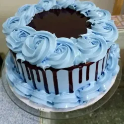 Cake con drip de chocolate 