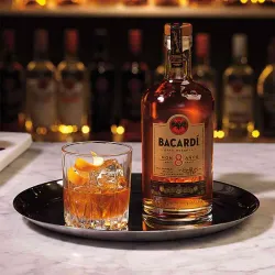 RON BACARDÍ 8 AÑOS CON ENERGIZANTES 