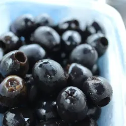 PLATILLO CON ACEITUNAS NEGRAS