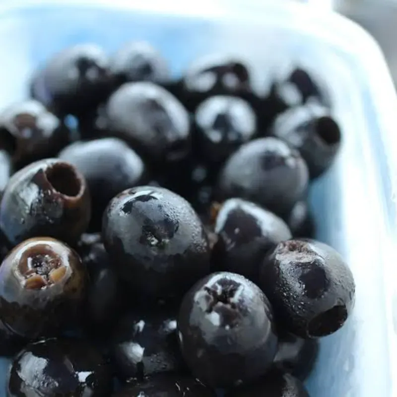 PLATILLO CON ACEITUNAS NEGRAS