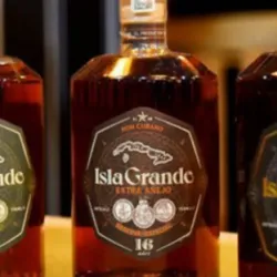 RON ISLA GRANDE RESERVA EXCLUSIVA 16 AÑOS +2 ENERGIZANTES 
