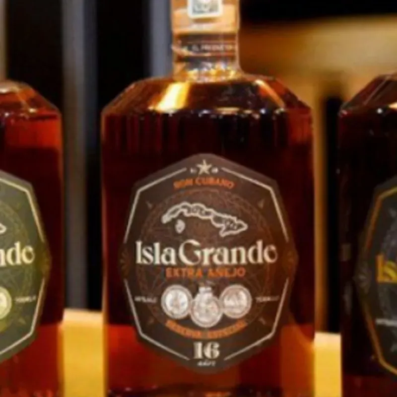 RON ISLA GRANDE RESERVA EXCLUSIVA 16 AÑOS +2 ENERGIZANTES 