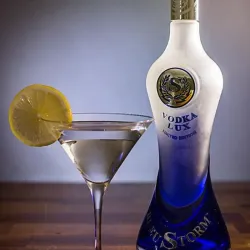 VODKA BLEU STORM 1 LITRO + JUGO DE NARANJA