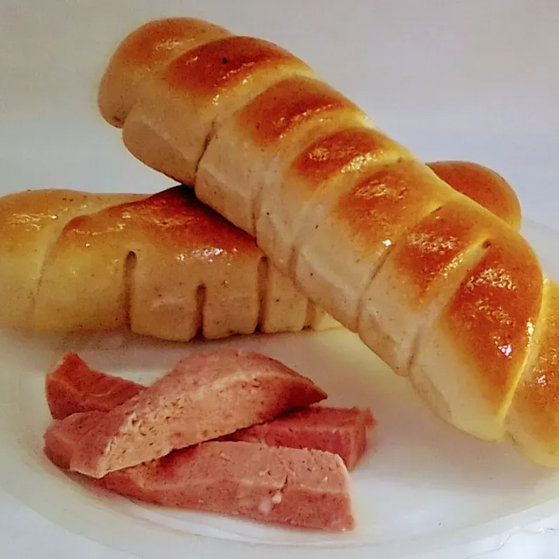 PAN DE EMBUTIDO