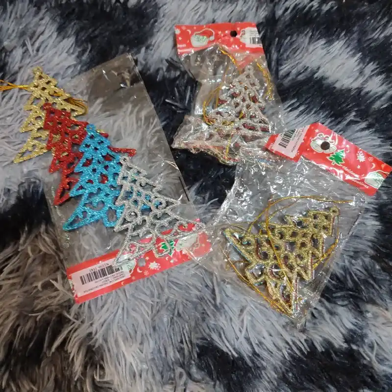 Adorno de navidad. 4 pinos 