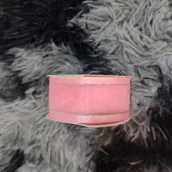 Cinta de organza rosada con ribete plateado 
