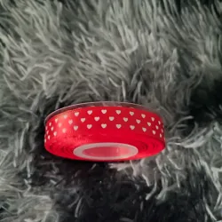Cinta satín 1,5 cm roja con corazones