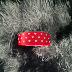 Cinta satín 2,5cm roja con corazones