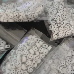 Cuencas blancas. Carita feliz