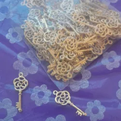 Dije llave plateada