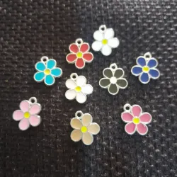 Dije flor de 5 pétalos 