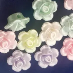 Flores para ensartar colores pastel 