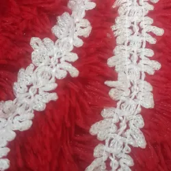 Galón blanco tornasol floreado