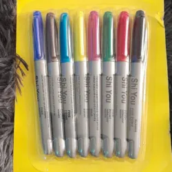 Juego de  8 plumones permanentes 