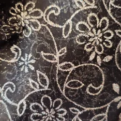 Organza negra adornada en plata