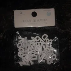 Paq de letras blancas de madera
