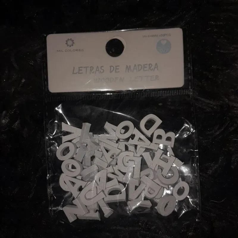 Paq de letras blancas de madera