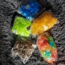 Pelucas rizadas cortas 