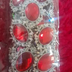 Piedra roja borde dorado