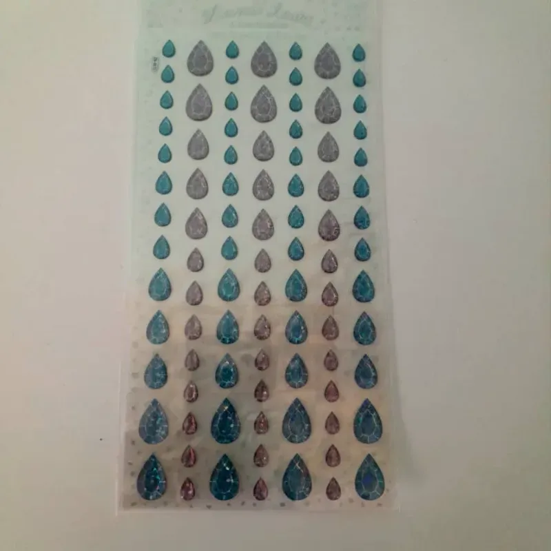 Stickers 2d forma lágrima varios tamaños color azul y rosa 