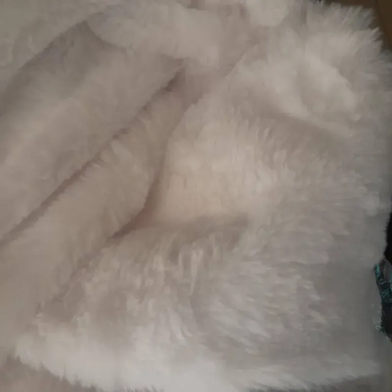 Tela afelpada blanca 
