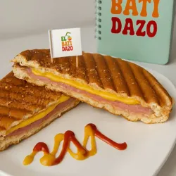 Sandwich de jamón y queso