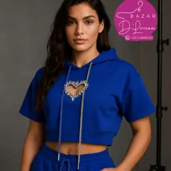 Conjunto de pulover con capucha y short 