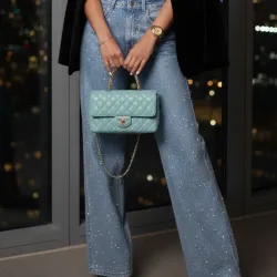 Pantalón con Recubrimiento total de pedrería fina 