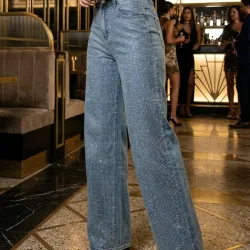 Pantalón con Recubrimiento total de pedrería fina 