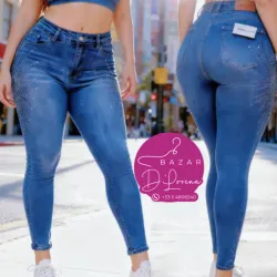 Pantalón pegado con brillo