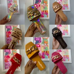Sandalias con cadena 