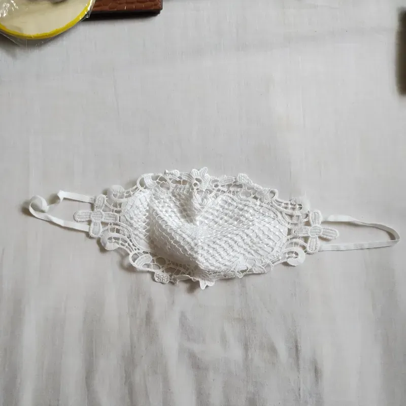 Máscara facial de encaje