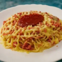 Espaguetis con jamón y queso