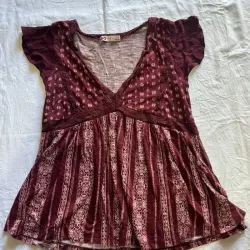 Blusa Roja con Escotes Talla S