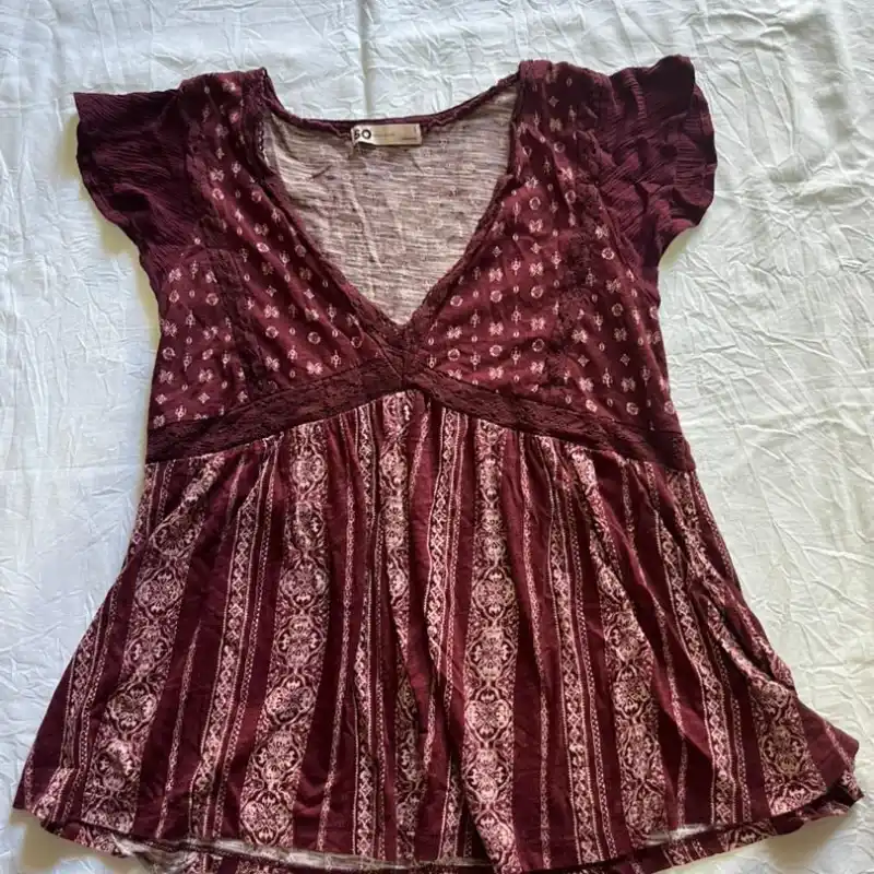 Blusa Roja con Escotes Talla S