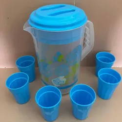 Juego de Jarra con 6 vasos plástico.