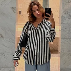 Camisa de rayas blanca y negra