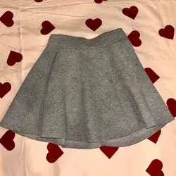 saya gris corta