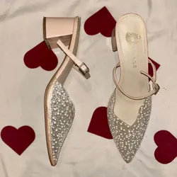 Tacones puntifinos con brillo