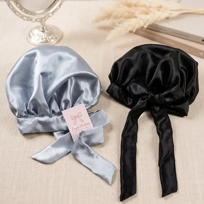 Gorro de satín con cinta