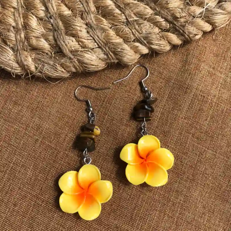 Aretes de plumeria 