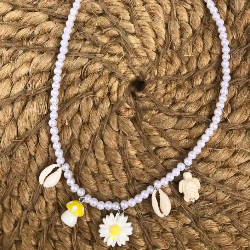 Collar con abalorios variados 