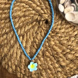 Collar con flor 