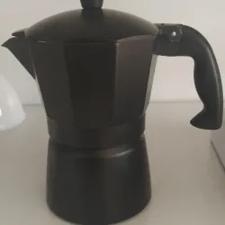Cafetera negra de 3 tasas 
