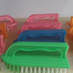 Cepillo plástico pequeño