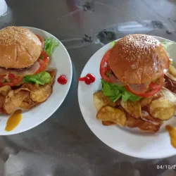 Pan con Hamburguesa Mixta (Pollo y cerdo)