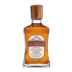 Tequila Tres Sombreros Añejo